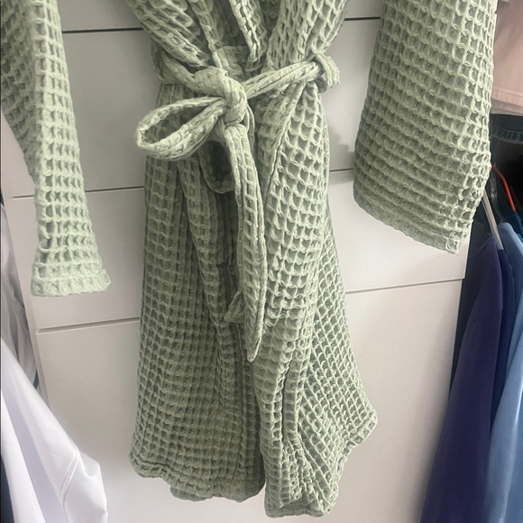 Green Waffle Knit Men's or women’s Robe - Picture 3 of 7